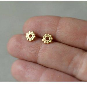 18K gold flower stud earrings